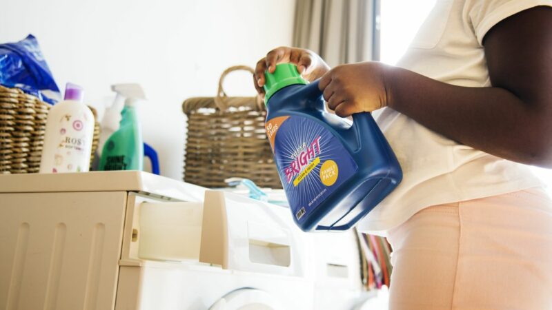 Jak prawidłowo stosować detergent do prania?
